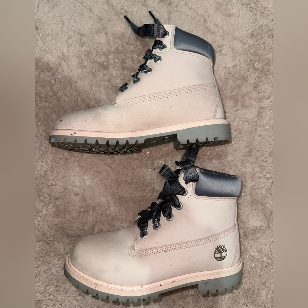 SOLD!! Timberland Pink Waterproof Boots - Picture 3 of 6